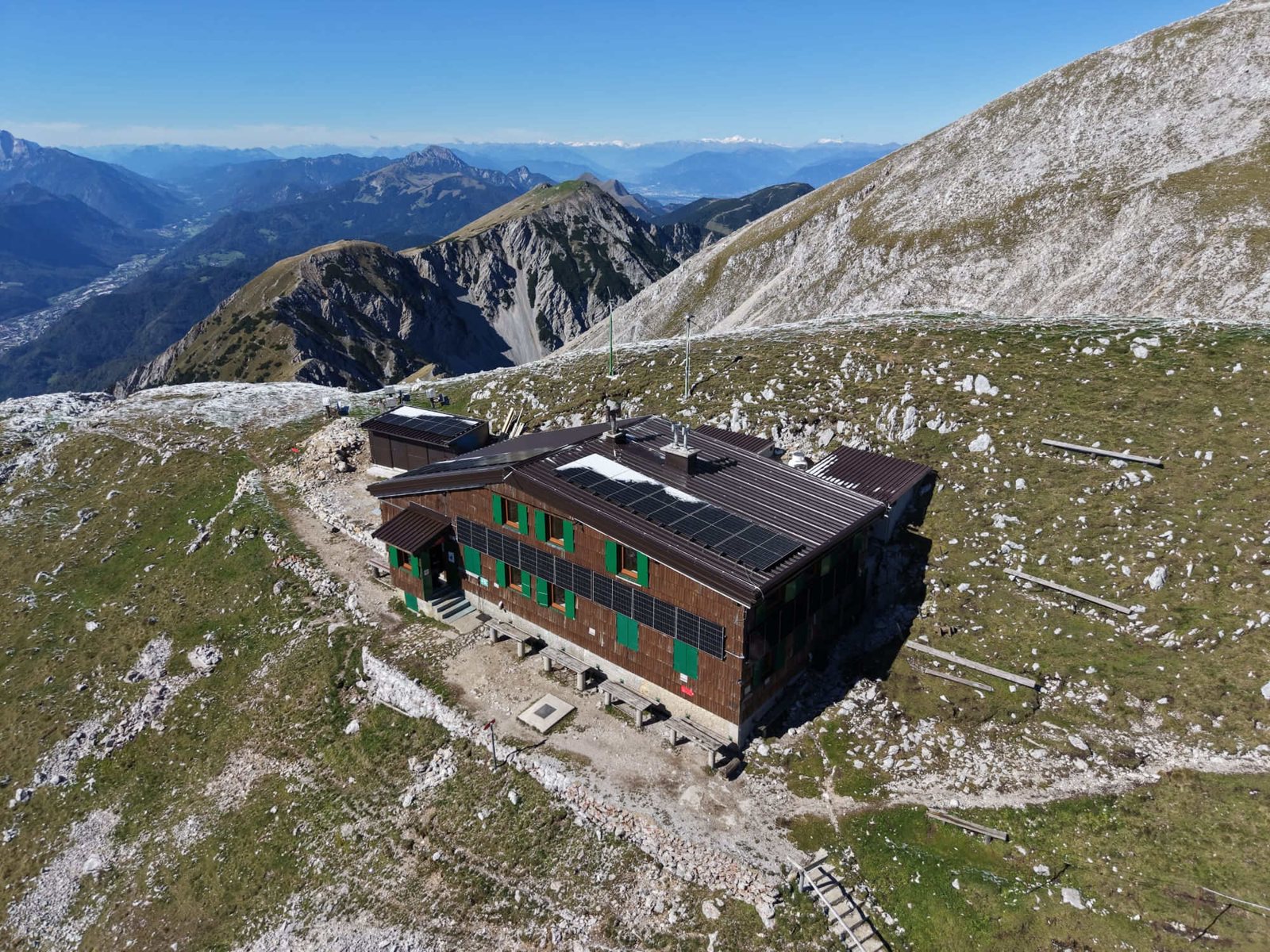Prešernova koča na Stolu (2174 m) — hibridni sistem Sigenergy